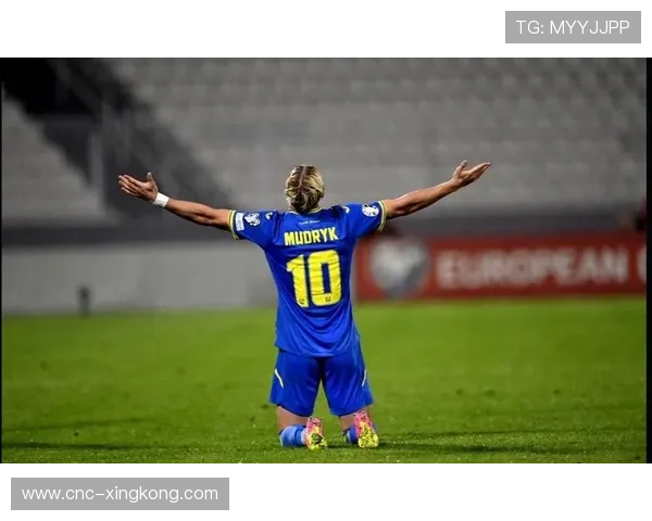 切尔西通过短传推进形成射门，穆德里克抽射被封