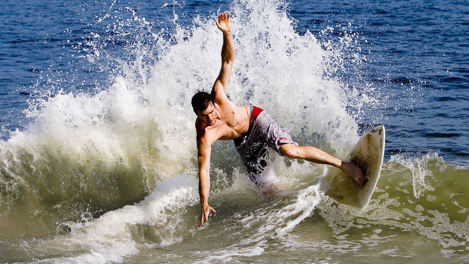 球员休息时间如何影响表现波动，球员休赛期