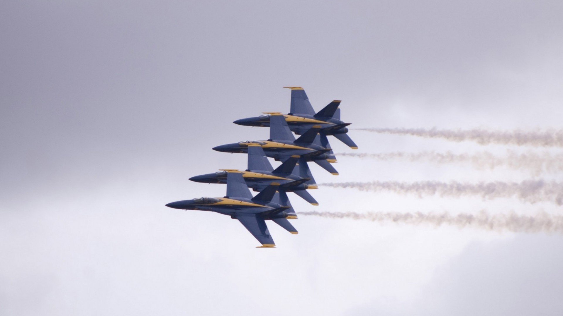 叶夫根尼娅·奇库诺娃跳水动作细腻完美，叶夫根尼·库勒什